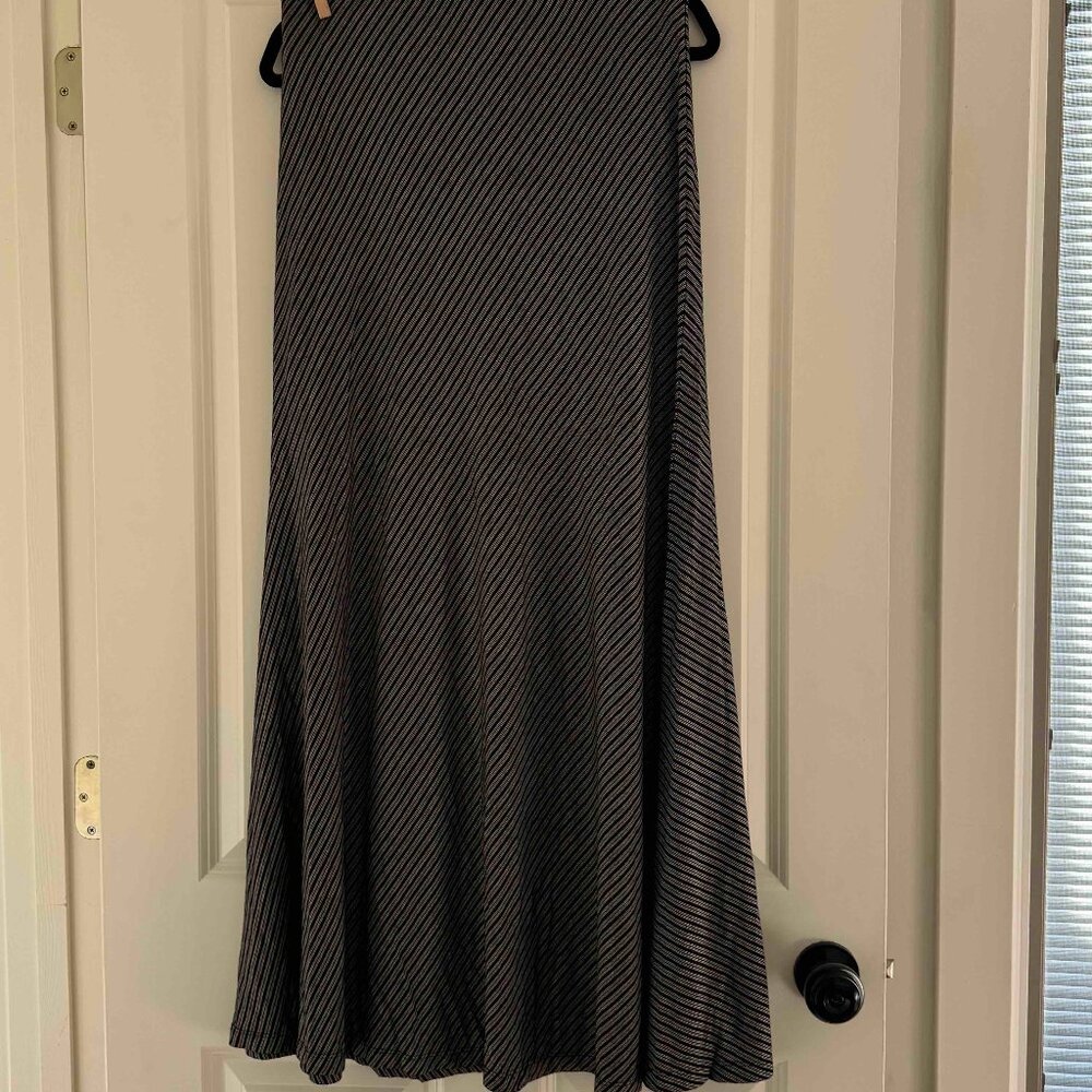 Ann Taylor Black and white striped maxi skirt Medium